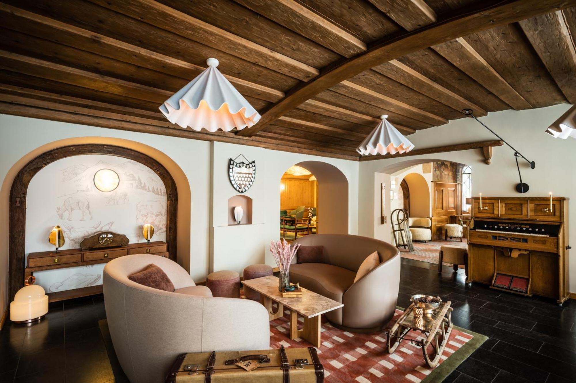 Flueela - The Unbound Collection By Hyatt Davos