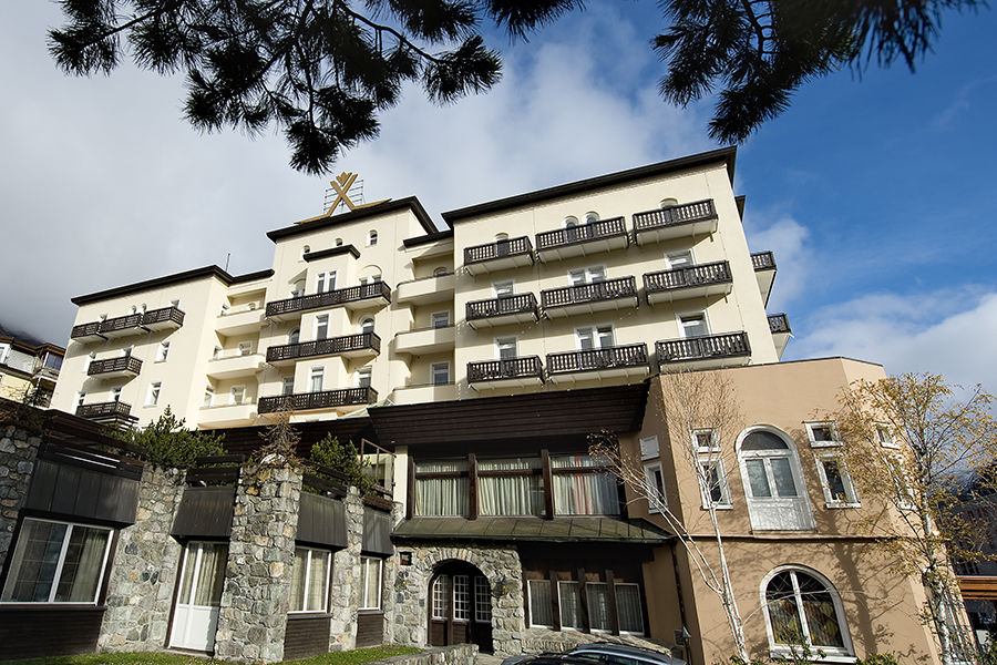 Flueela - The Unbound Collection By Hyatt Davos